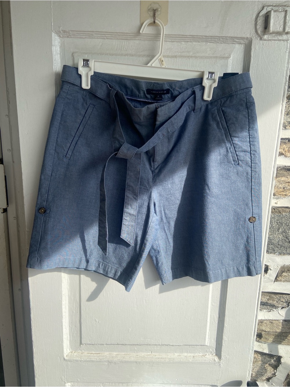 Tommy Hilfiger Chambray Tie-Waist zipper closure Bermuda Blue Shorts. size 10